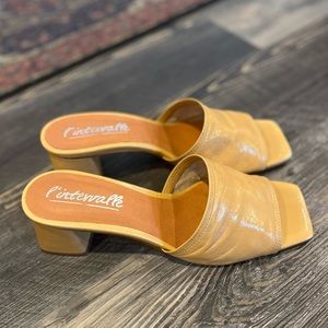 NWT L’Intervalle Tan Mule Heels Size 40